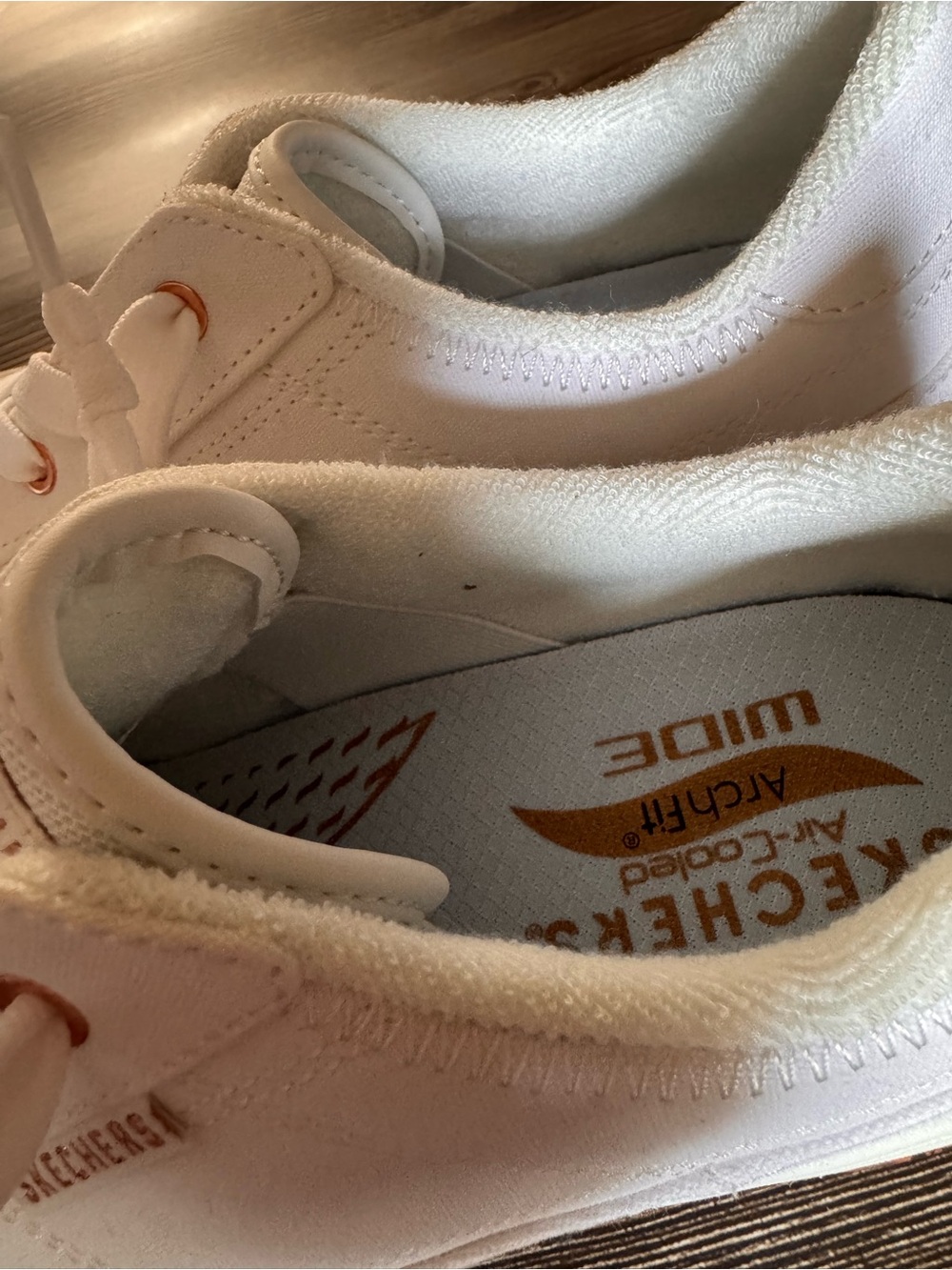 Skechers White Canvas Arch Fit Arcade-Meet ya There..Size 8, new no tags - Picture 9 of 12
